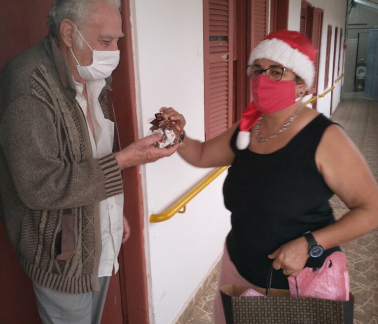 O natal se faz presente mesmo a distância de nossos doadores. Doações de chocolates, agradecemos.